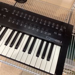 ALESIS QS6.1 64 VOICE EXPANDABLE SYNTHESIZER. for Sale in Rialto, CA -  OfferUp