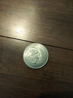 1965 Winston Churchill 1 Crown Coin with Queen Elizabeth II On Reverse side.