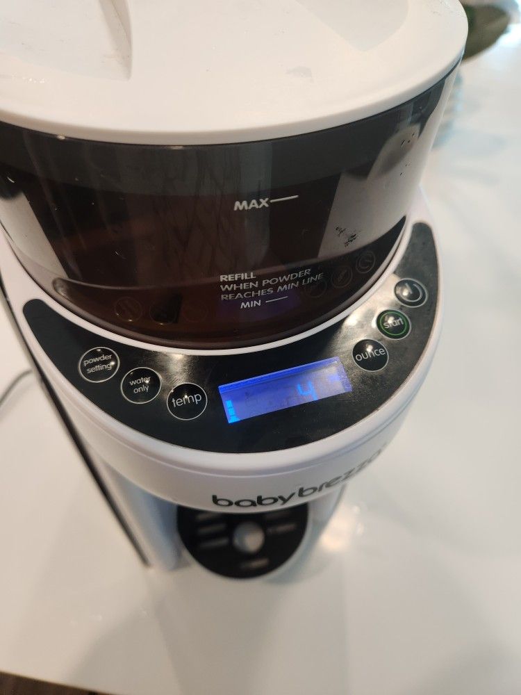 Like New BABY BREZZA 2024 Formula Pro Advanced Formula Dispenser 2-10oz With 3 Temperature Setting