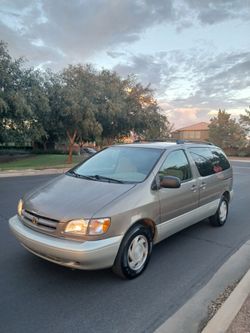 1999 toyota sienna xle , Drives Like New! Like new paint, senior owner, no oil leaks , Dual Ice AC, Non smoker, 190k miles, garaged, nice family van