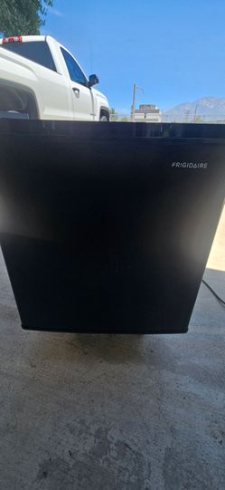Frigidaire compact fridge