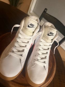 Women’s Nike Court Royale 2 Mid