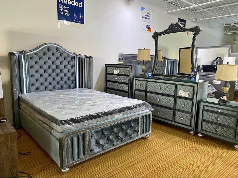 Luxury Bedroom Set , Dresser, Mirror , Nightstands 