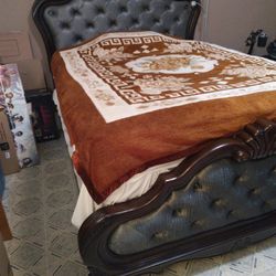 Queen Bed Wood Frame the Mattress Is Really Soft It's Double Sided 1 Side Is Softer Than The Other