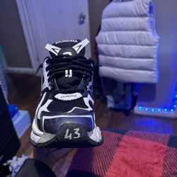 balenciaga runners 