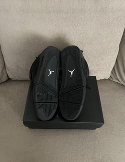 Black cats Jordan 4 