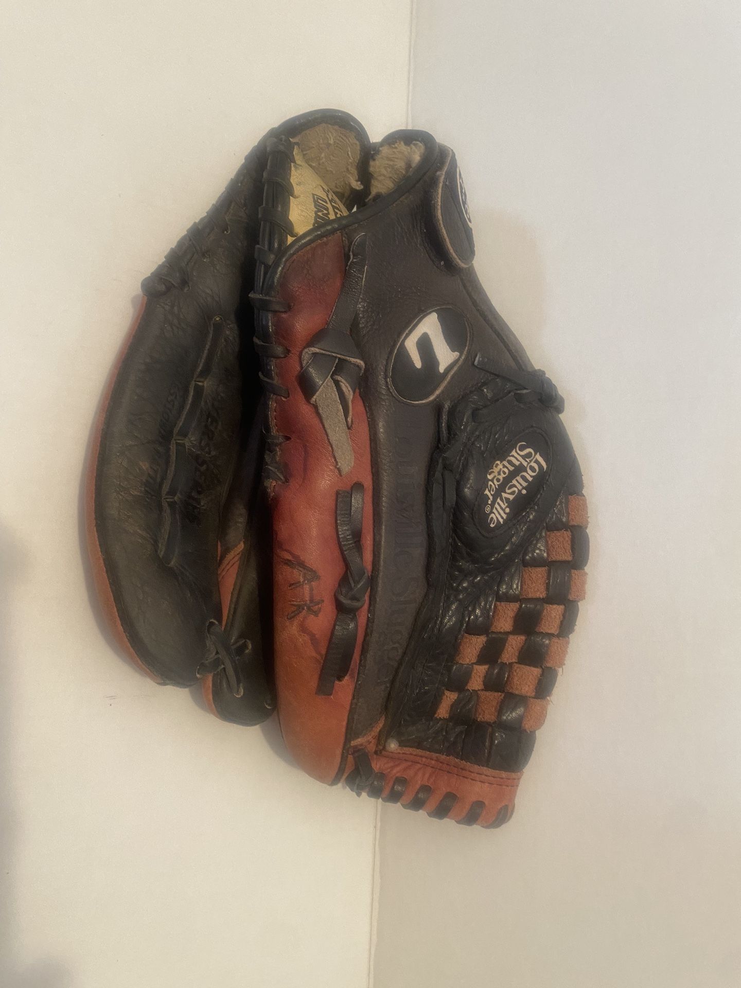 Right Handed Baseball Glove Louisville Slugger 13" KHB 1300 BT3