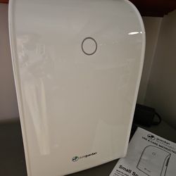 SMALL SPACE DEHUMIDIFIER NEW