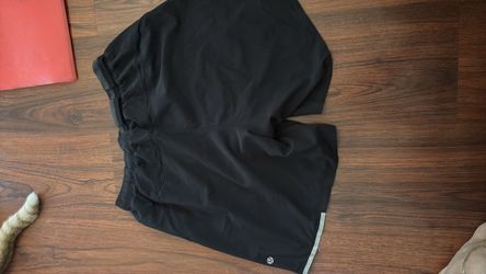 lululemon short de hombre size Mediano