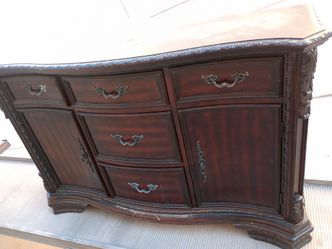 Pre-owned Crown Mark Kiera Buffet in Warm Brown 2150B
Crown Mark