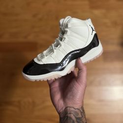 Jordan Retro 11 Neapolitan Sz 3
