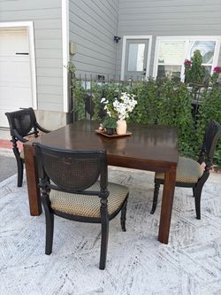 Free delivery - Elegant Vintage Dining Set – Solid Wood Table + 3 Chairs | Beautiful Antique Style