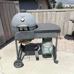 Char Griller Acorn Style Charcoal Grill