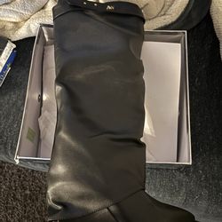 Black Shark Boots - Azalea Wang