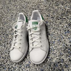 ADIDAS Stan Smith Youth White Sneakers - Size 4.5 
