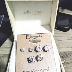 Round bridge diamond earrings