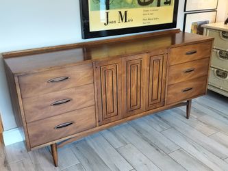 Iconic Vintage Mid-Century Modern Broyhill Sculptra Walnut Lowboy Dresser Credenza