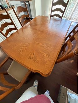 Expandable Dining Table - free chairs