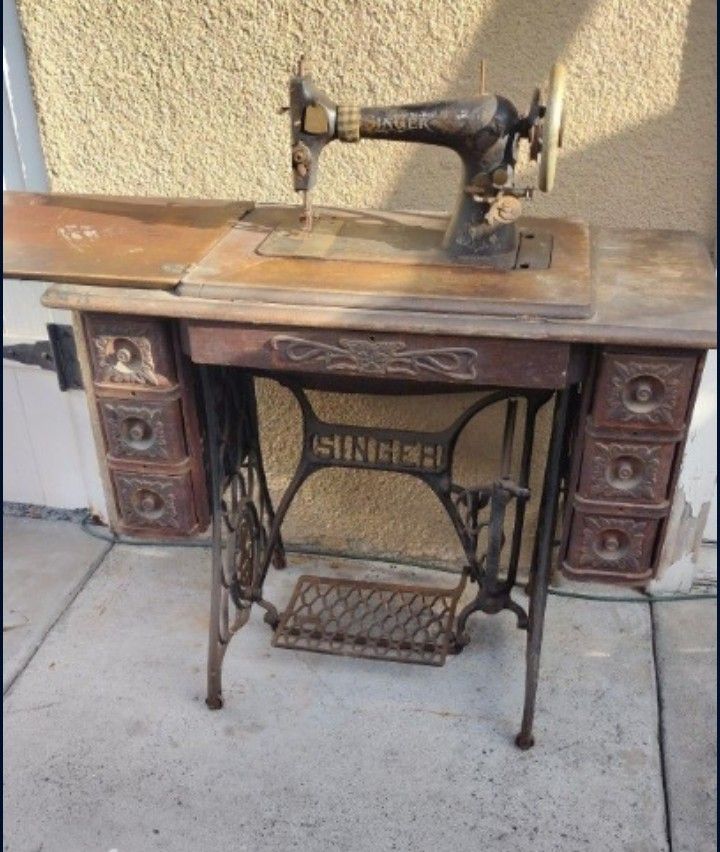 Sale! Antique 1908 Singer Sewing Machine