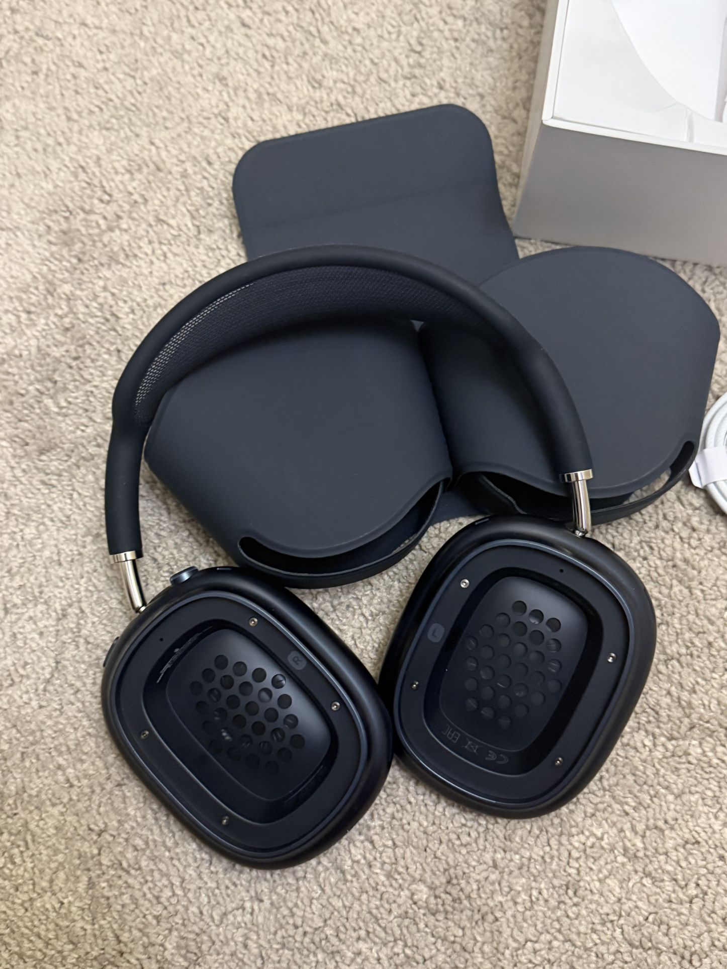 AirPods Max. for Sale in Maricopa, AZ - OfferUp