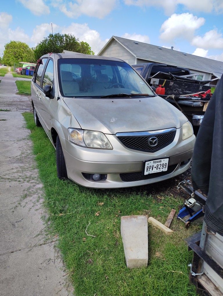 2002 Mazda MPV