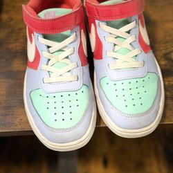 Big kids Nike size 2y