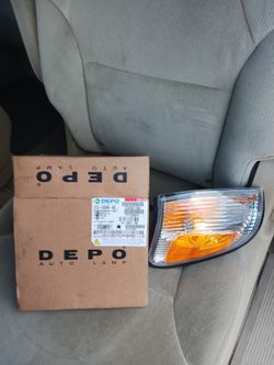 Se Bende Lus Del Lado Dercho Nueba De Pk Toyota Del 98 00 Por 20 Dolares
