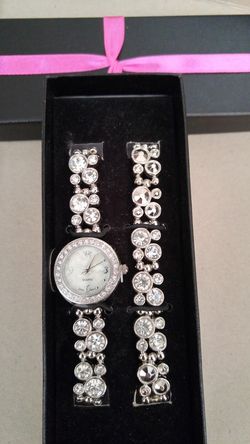 Beautiful Watch & Bracelet 2 Pc Set (NEW)