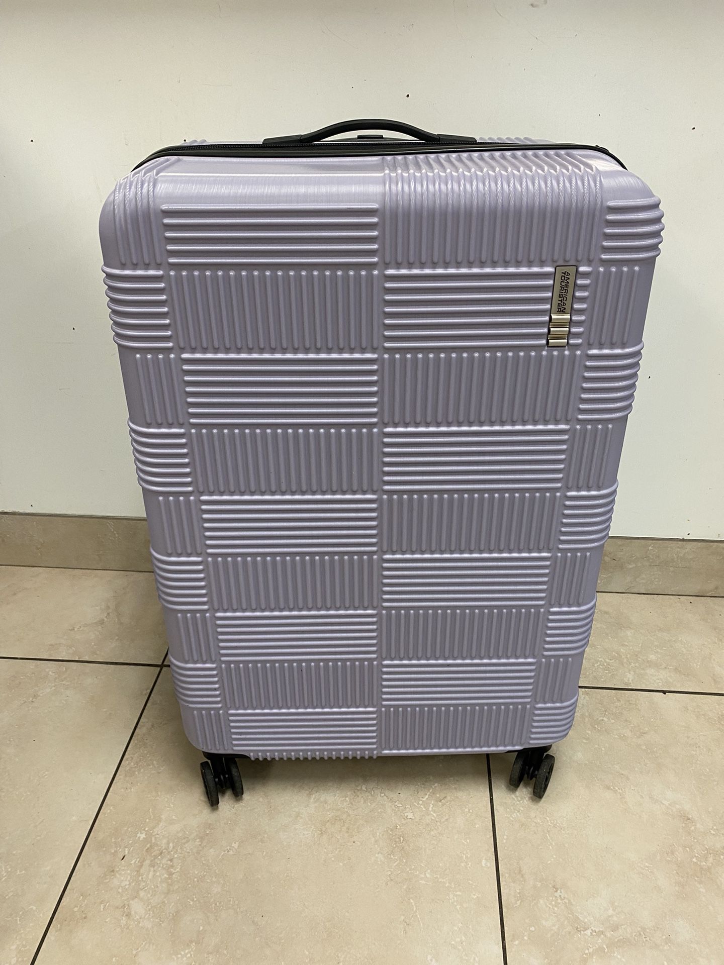 American Tourister large 30x19x12 In Luggage