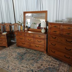 Beautiful 5pc Solid  Wood Bedroom Set, 
