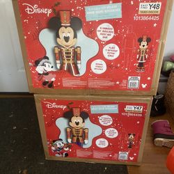 Mickey And Minnie 5ft Christmas Nutcrackers