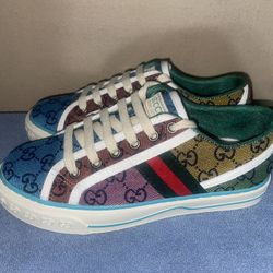 Women’s 1977 Gucci Size 7 Read Description 