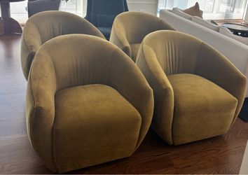 Swivel accent chair