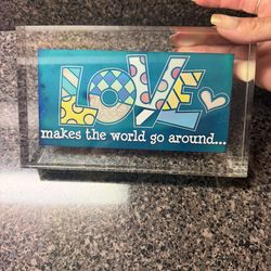 Glass Art - Love Makes The World Go Around