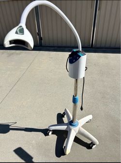 Teeth whitening machine