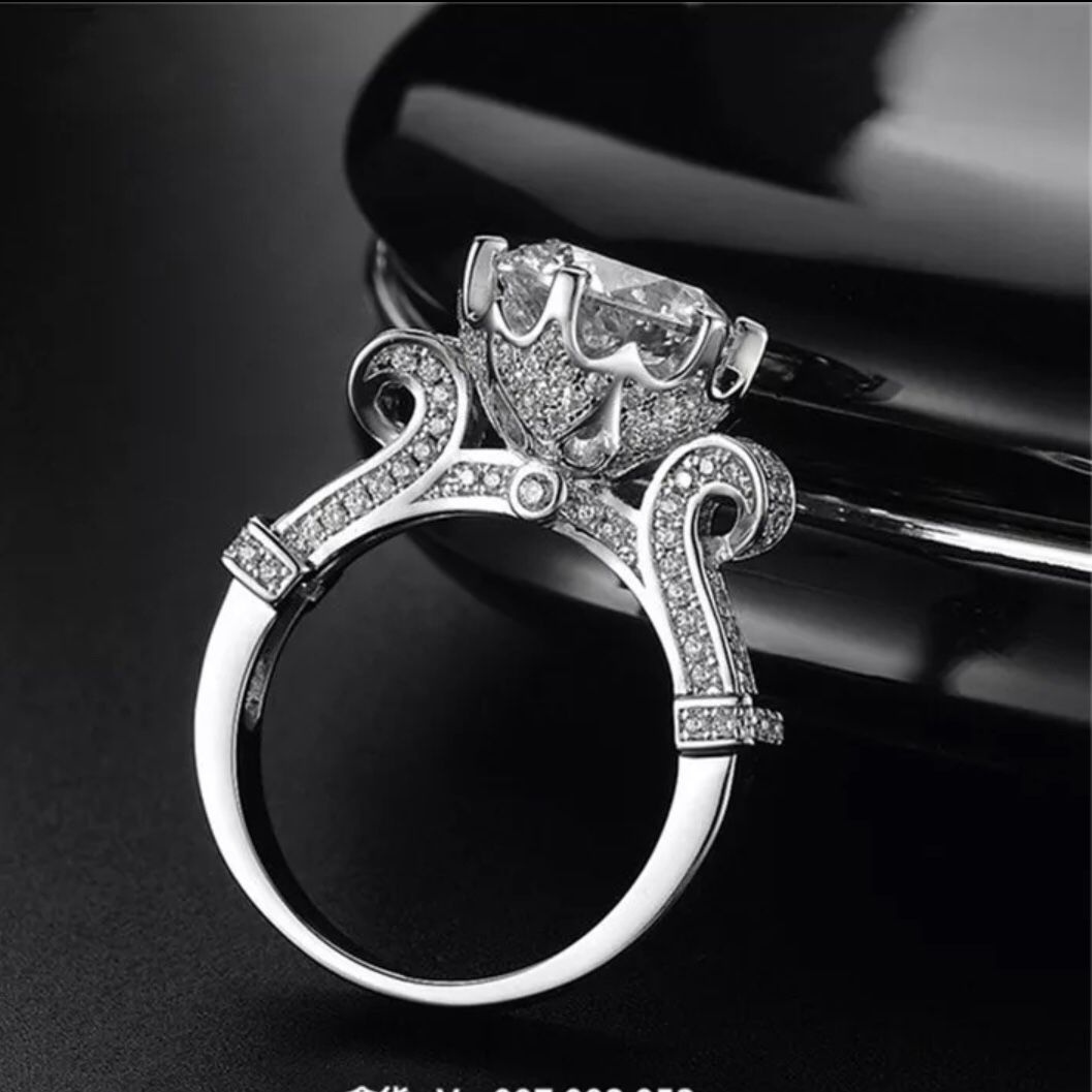 10k white gold filled princess cut engagement wedding ring.(size 7)