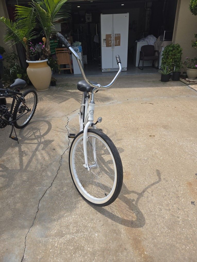 SIMPLE, WOMANS/GIRLS, CRUISERS , BIKE In New. CONDITIONS , FOR SALE ONLY $90.