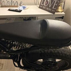 Super73 R Brooklyn seat