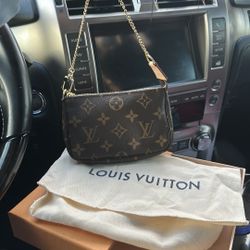 LV  Mini Pochette
