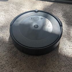 iRobot Roomba i3 (Evo) Robot Vacuum – Good Condition