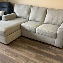 Couch With Chaise In Excellent Condition 