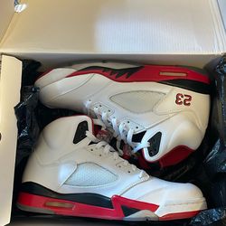 Jordan Retro 5’s Black Tongue (2013) 