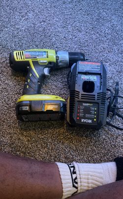 RYOBI P271 drill with 1 battery/ 1 Charger 