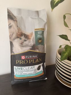 Cat food - Purina 5.5lb