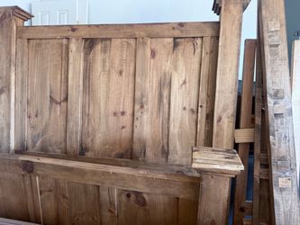 Texas Star King bed and 2 Night stands