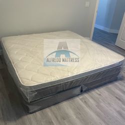 King mattress pillow top and box spring set (2pc - brand new) 