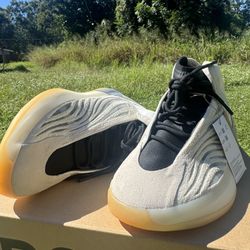 Yeezy Quantum Size 11
