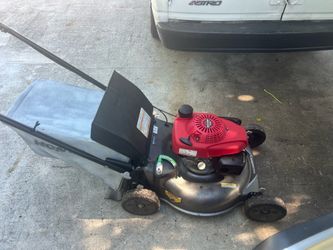 Lawn mower Honda Seft propelled works perfect for your business