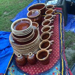 Hull Pottery Dinner Set