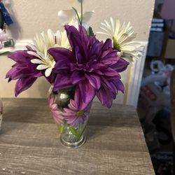 This Gorgeous Vase Is Filled With Matching Flowers